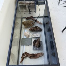 40 gallon breeder aquarium  w/ Filter and Fluval light