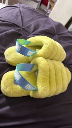 Ugg fluff yeah slides