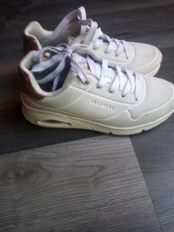 Skechers White Low-Top Sneakers