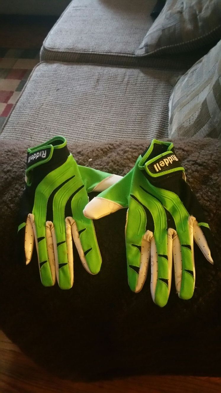 Football gloves