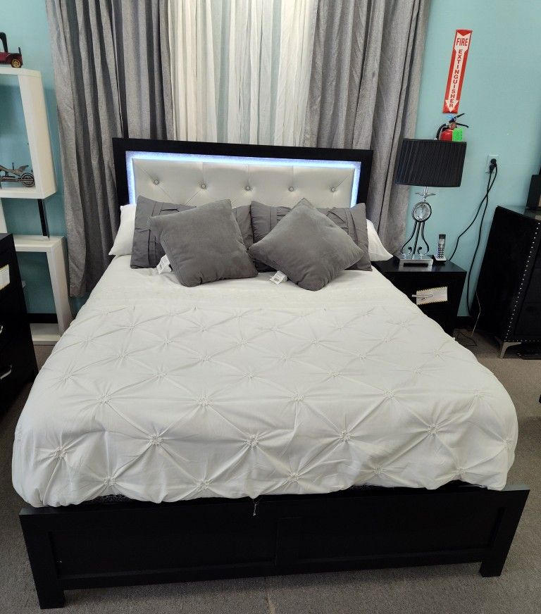 Jaylen 4pc Queen Bedroom Set