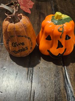 Pair of Ceramic Fall Pumpkins – “Give Thanks” Textured Pumpkin + Jack-o’-Lantern Decor