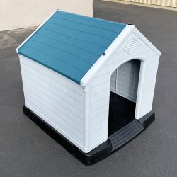 Brand New $150 Extra Large Outdoor Indoor Waterproof Plastic Dog House 42”x42”x45” 