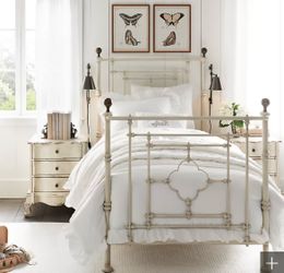 Restoration hardware queen bedframe