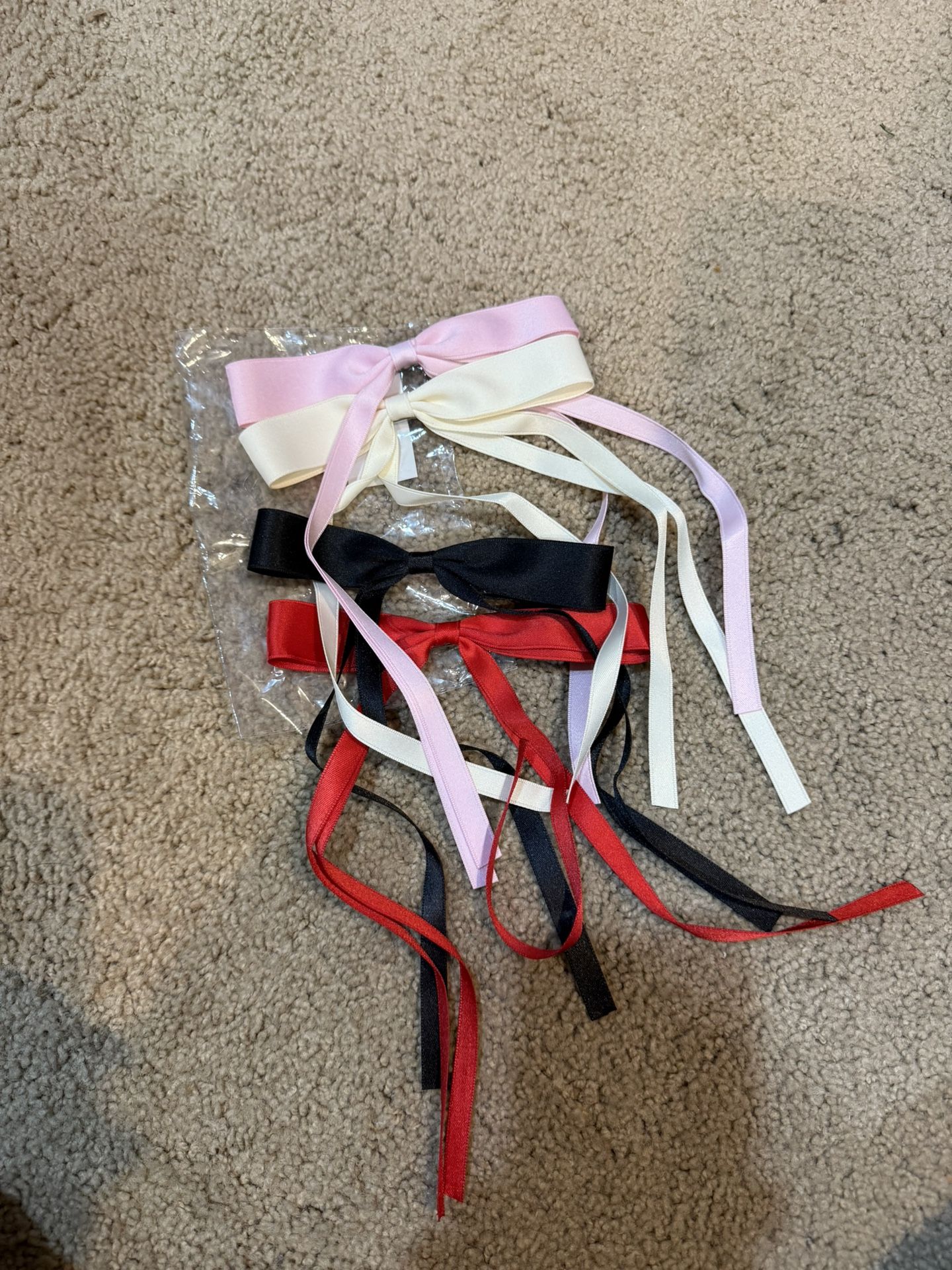 4 Pack Of Bows With Ribbon