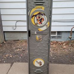 PLASTIC STORAGE LOCKER