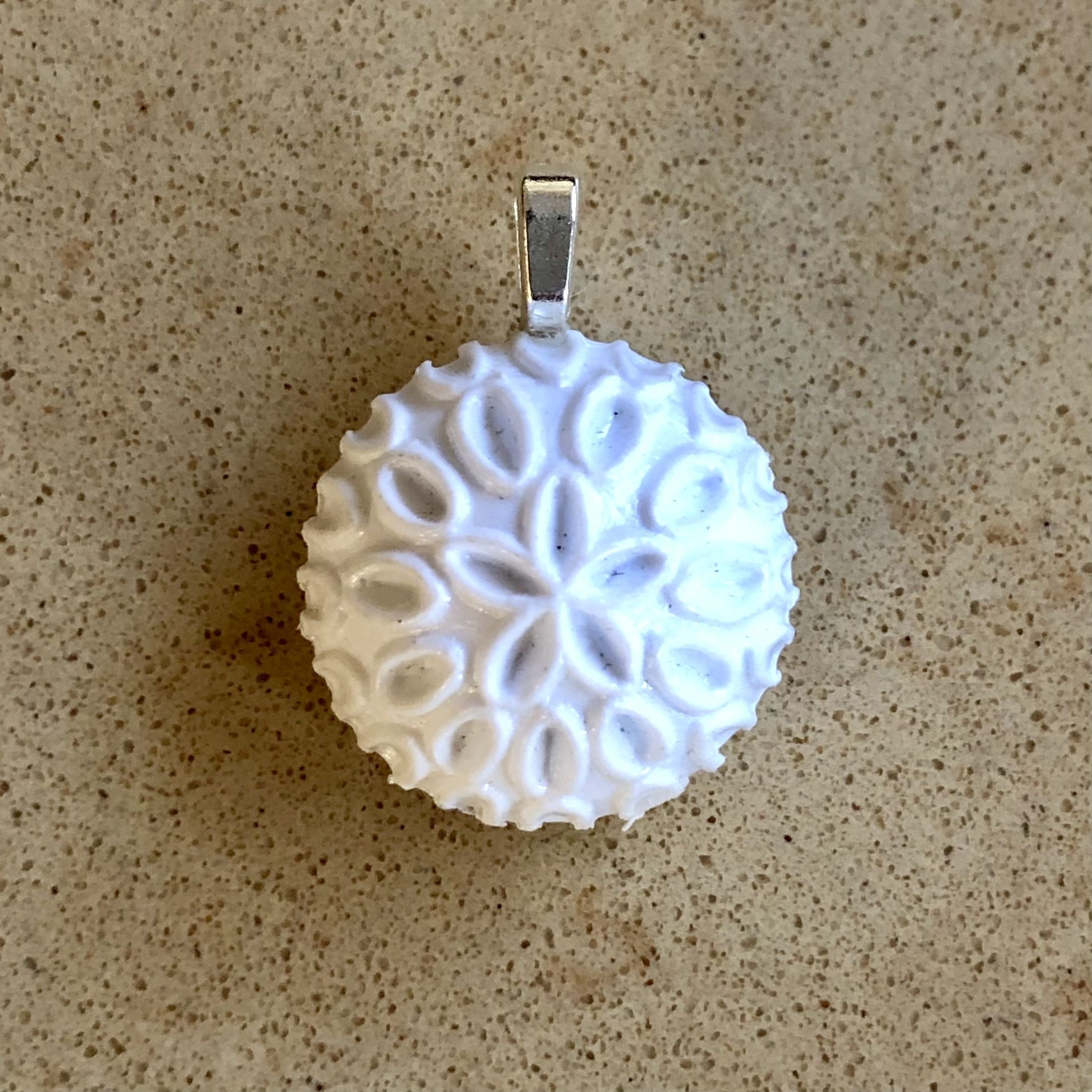⚪️ Pretty, white, floral, geometric mandala design. Pendant made from a vintage, plastic cabochon