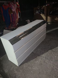 Dresser with mirror lining and headboard mirror you don’t have to take headboard throwing it in