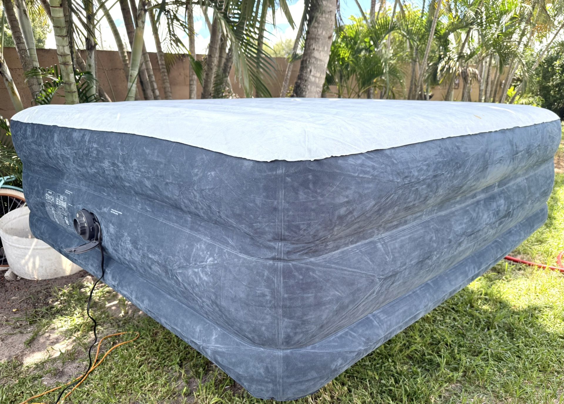 Intex King Size Air Mattress with Built-In Pump – Lightly Used, Great Shape