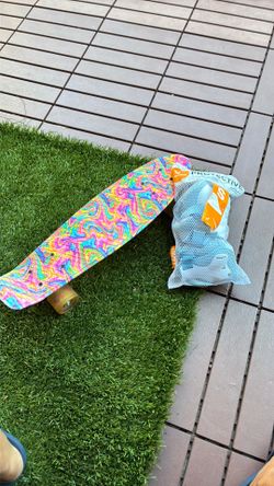 22 inch skateboard and protective gear small