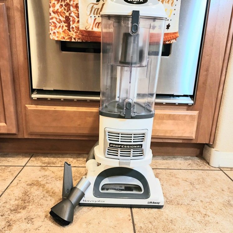 Shark Lift Away Navigator Vacuum