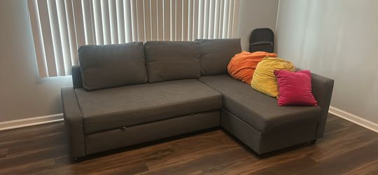Sectional with pull out bed