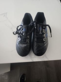 KIDS SOCCER CLEATS SIZE 11k