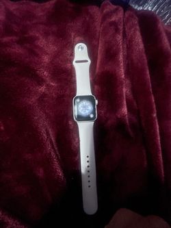 Apple Watch SE with White Sport Band