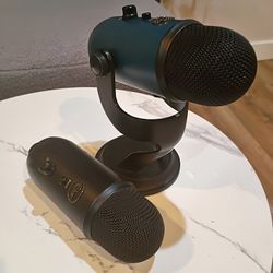 2 Logitech Blue Yeti USB Microphones 