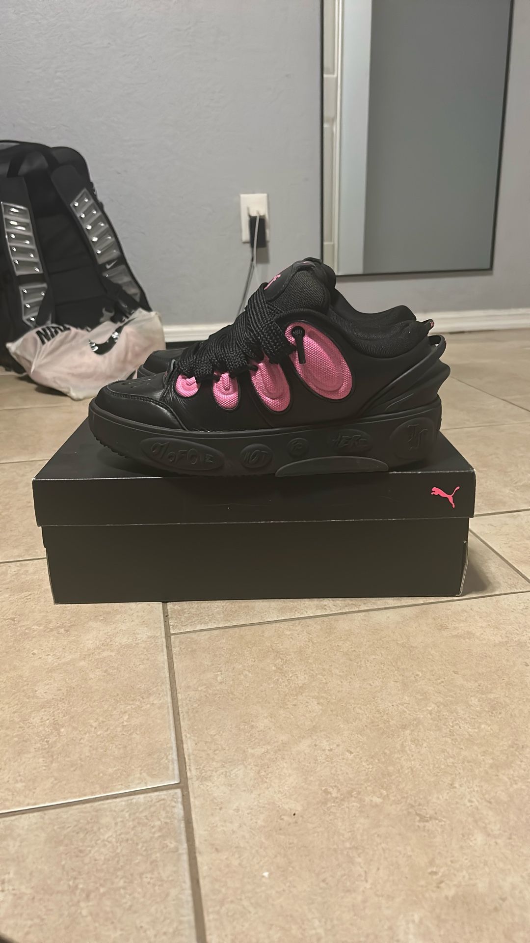 Lamelo La Frances Black And Pink Size 10
