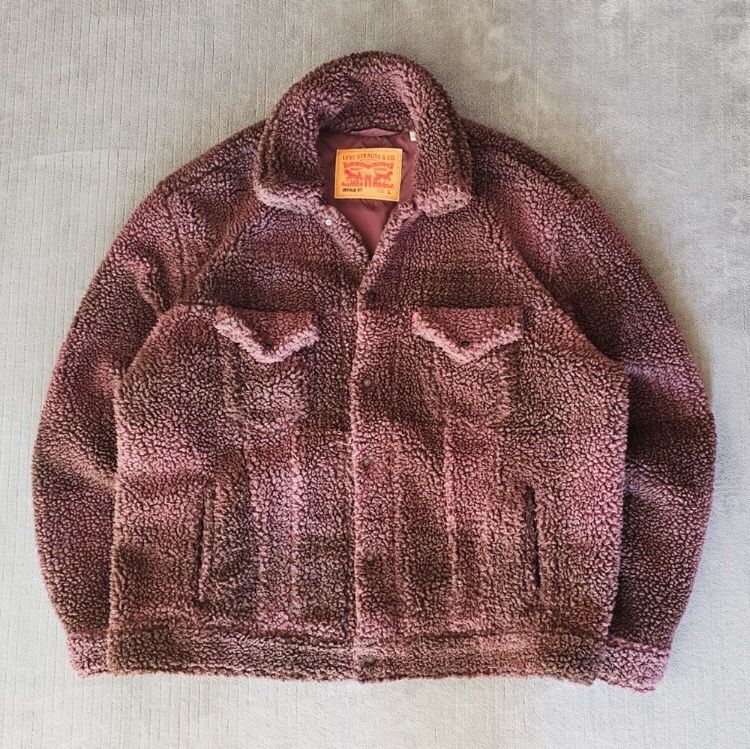 Levi’s Women’s Raspberry Cozy Relaxed Fit Sherpa Trucker Jacket Size Large   