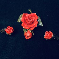 Vintage 3-D Full Red Rose Green Leaf & Rose Bud Brooch / Rose Bud Clip Earrings