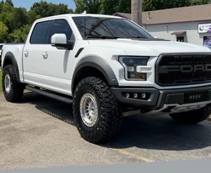 Ford raptors wheels and tires Kmc 17” with 37”