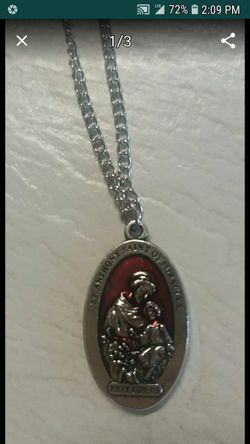 ST ANTHONY MEDAL WITH SILVER CHAIN