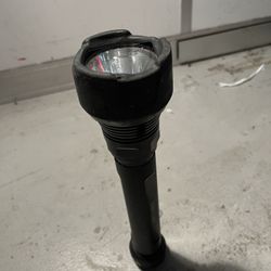 Defiant 1200 Lumen LED Flashlight