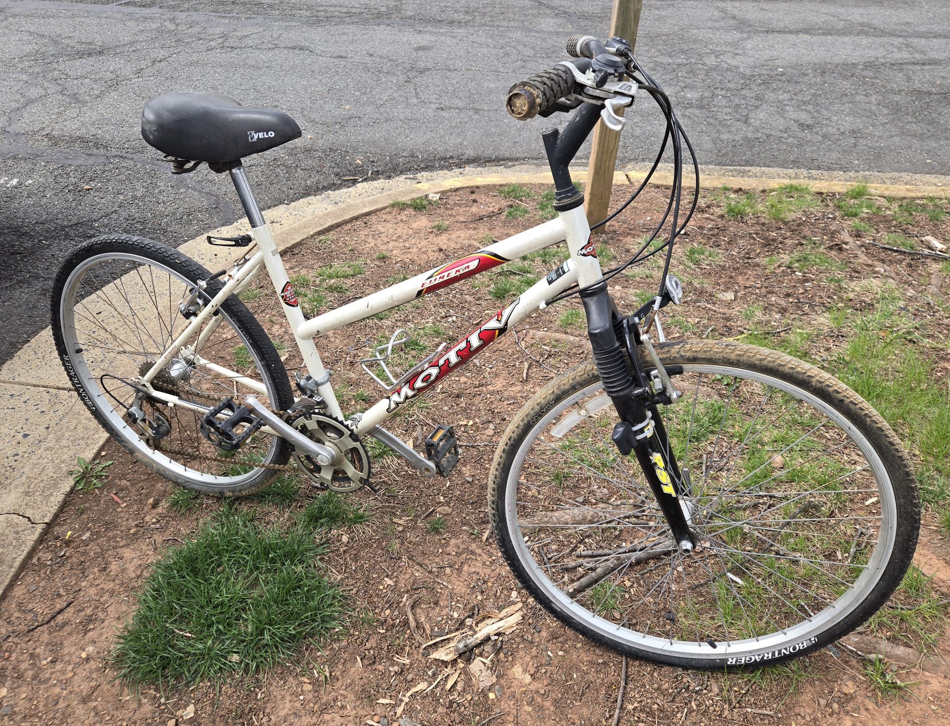 Motiv Eureka 26” 21-Speed Mountain Bike with Front Suspension