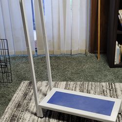 Bed step with handle