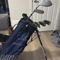 Golf clubs youth size with bag