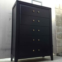 Black Dresser Great Condition!!(( Tall 51" Long 36" Deep 17"))