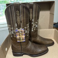 Wildflowers Ladies Western Boots Round Toe Size 6 NEW. Never Worn 