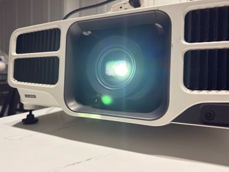 Pro Epson Projector (6,000) lumens