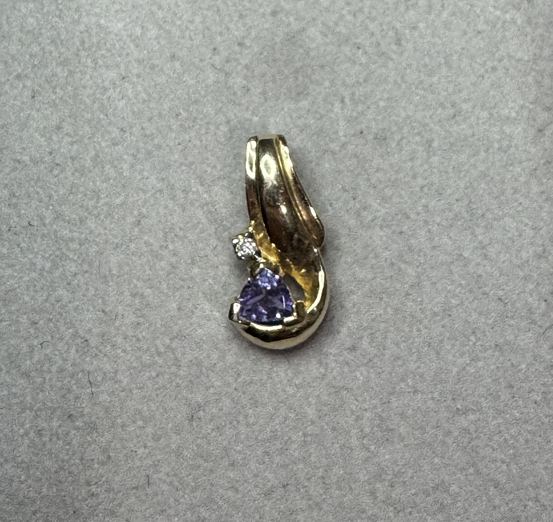 10K Solid Gold Pendant w/ 4MM Trillion Cut Tanzanite & Diamond Chip Accent 1.1g
