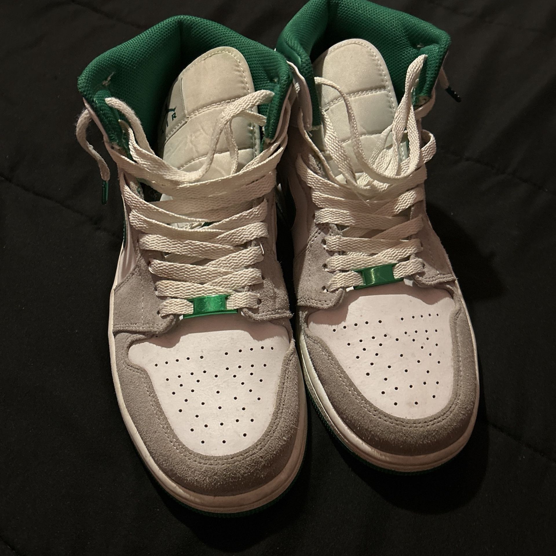 Jordan 1 Mid SE ‘Grey Pine Green