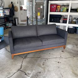 THIS IS THE COUCH YOU ARE LOOKING FOR 