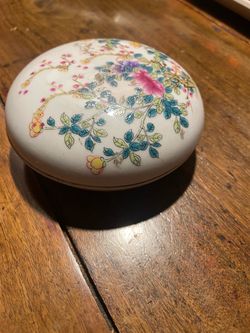 Chinese powder box