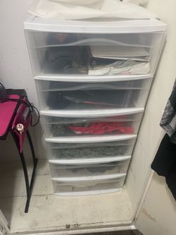 6 Drawer dresser supper condition pick up Raseda and vanowen