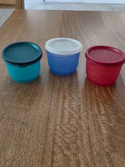 Tupperware snack cups with lids
