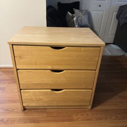 Beautiful Oak Chest Of Drawers 