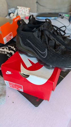 Nike Air VaporMax Flyknit Triple Black Size 10