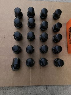 Set Of 20 Black Lug Nuts 14.x1.5 