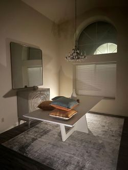 High end dining table