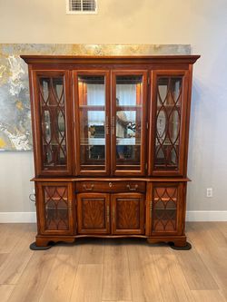 LINK-TAYLOR LEXINGTON High End Vintage 910 Heirloom Mahogany Hutch China Cabinet w/ Lighting & Glass