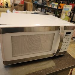 Hamilton Beach microwave. 
BACK HAS A DENT. STILL WORKS PERFECT

$50 FIRM