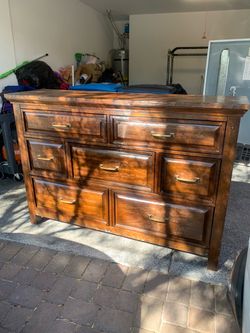 Dresser