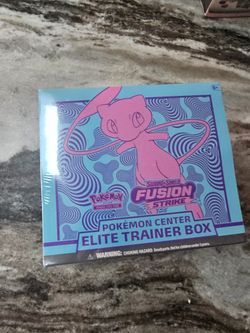 FUSION STRIKE Pokemon Center Elite Trainer Box