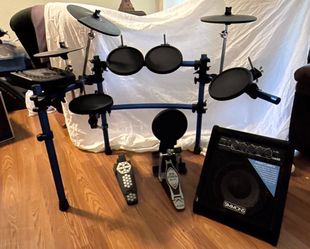 Drum kit (Simmons) with amp