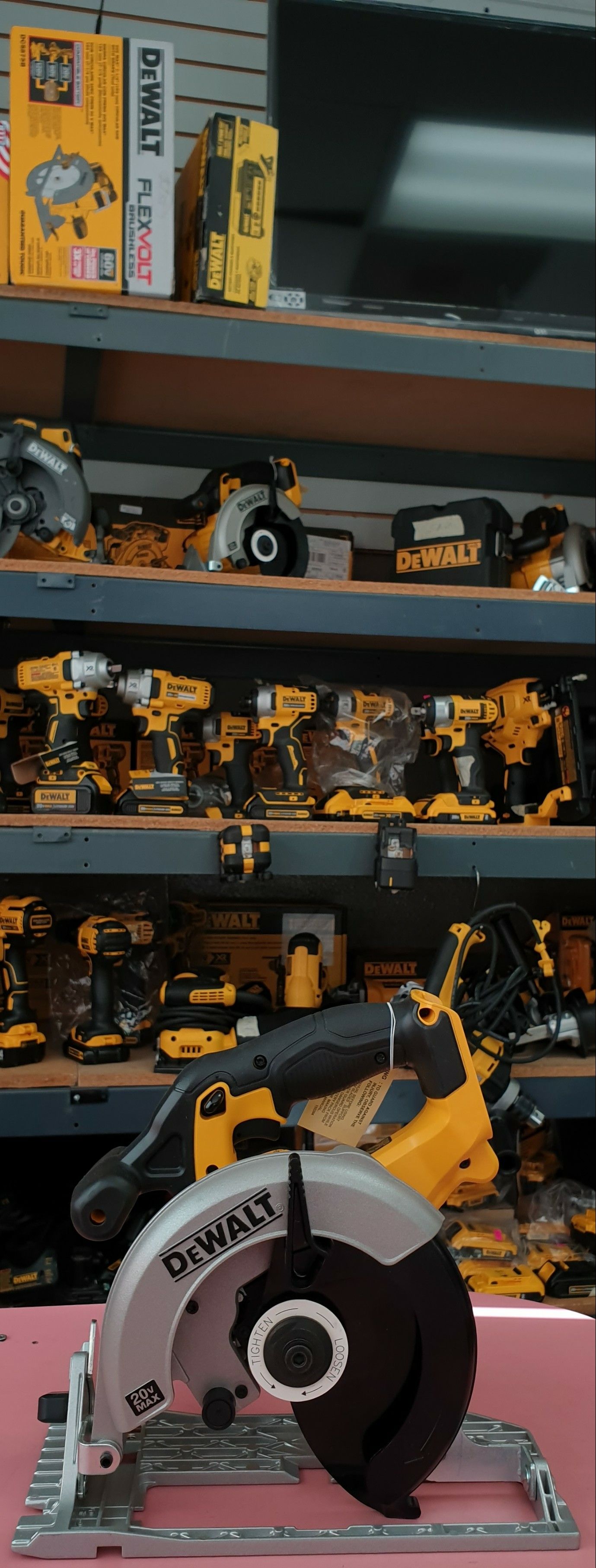 DEWALT CIRCULAR SAW 20V