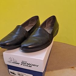 Ladies Life Stride Black Shoes With Memory Fiam Size 7.5 M-$10.00