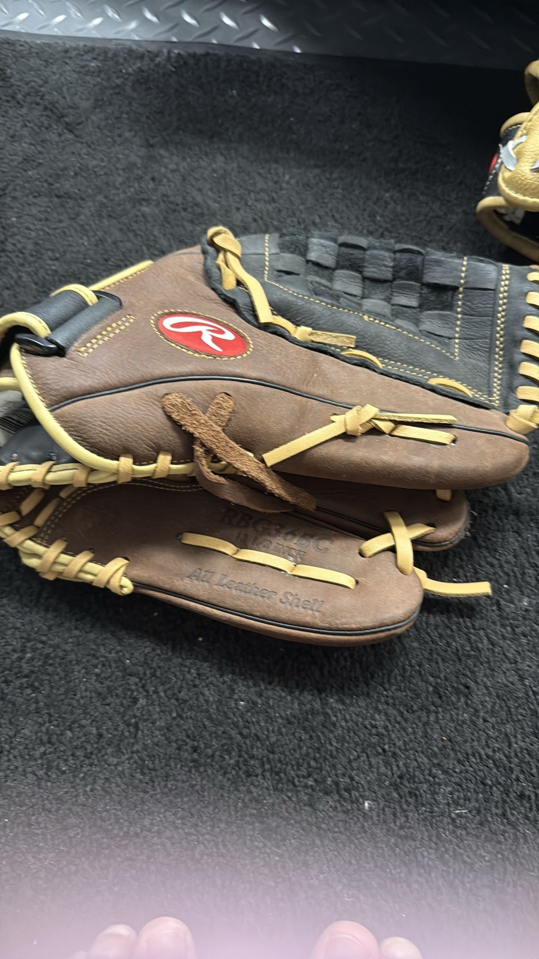Rawlings 12.5” Baseball Glove – Great Condition, Ready to Play (glove is for the left hand)