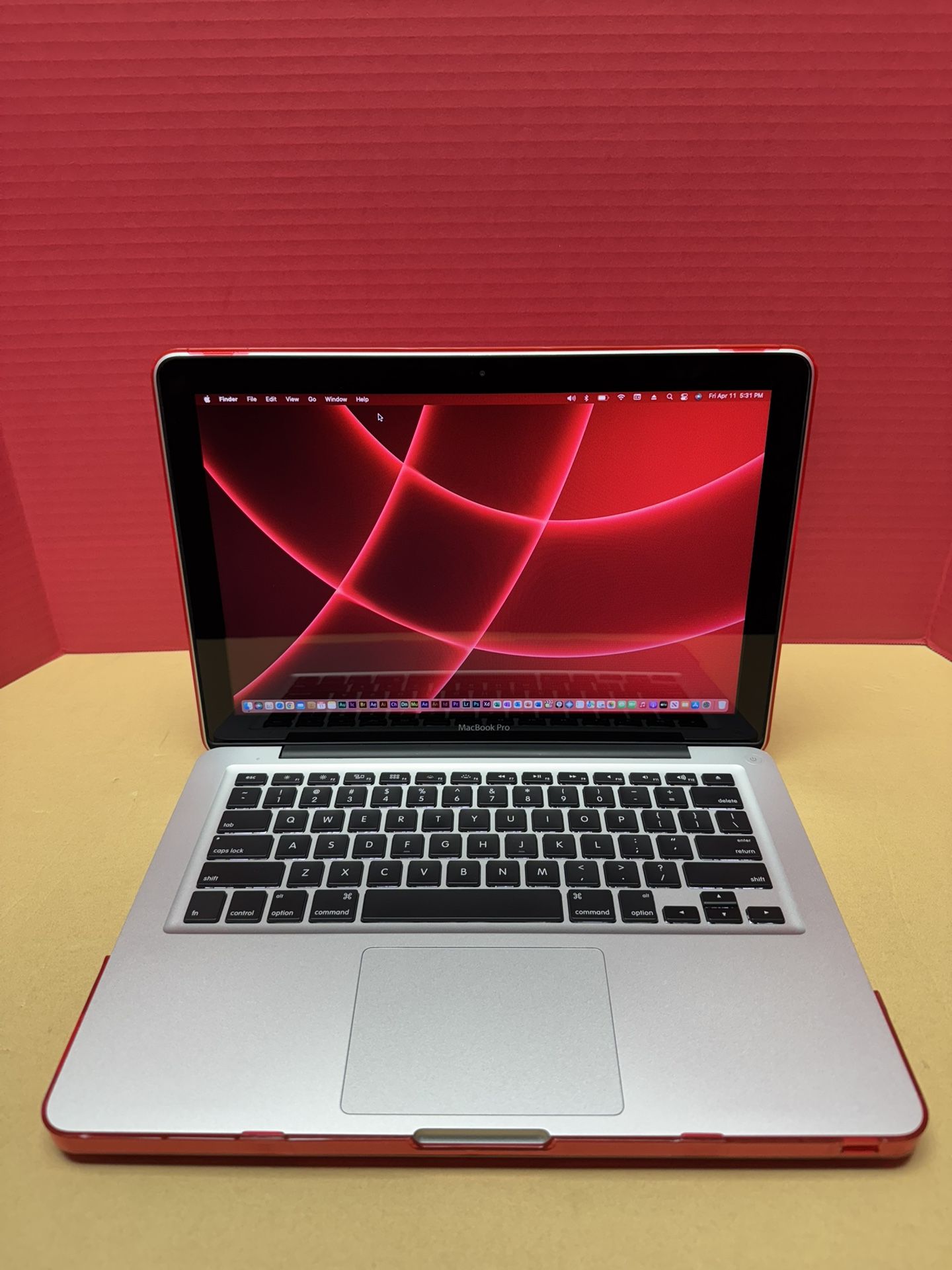 Apple MacBook Pro 13.3” intel Core i5 2.5GHz 16GB RAM 250GB SSD MacOS Monterrey